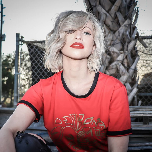 Modne fryzury 2021: grunge bob