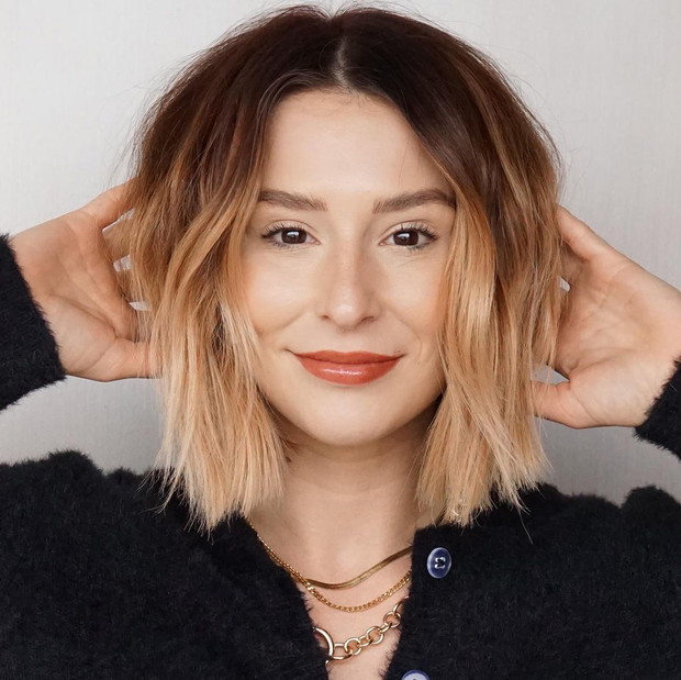 Modne fryzury 2021: grunge bob