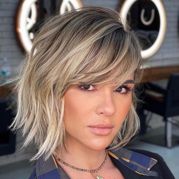 Modne fryzury 2021: grunge bob