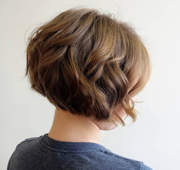 Modne fryzury 2021: short bob