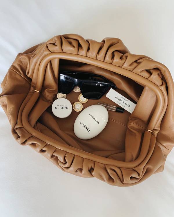 Modne torebki na wiosnę 2021 - POUCH BAG