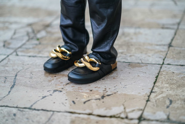 Trendy na wiosnę-lato 2021: najodważniejsze modele butów, które będą modne w tym sezonie