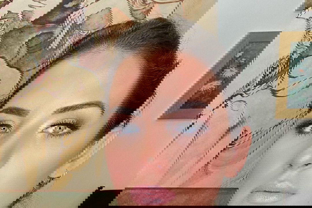 Dzięki temu trickowi z TikToka uzyskasz efekt sztucznych rzęs w mniej niż pięć minut. Jak go wykonać?