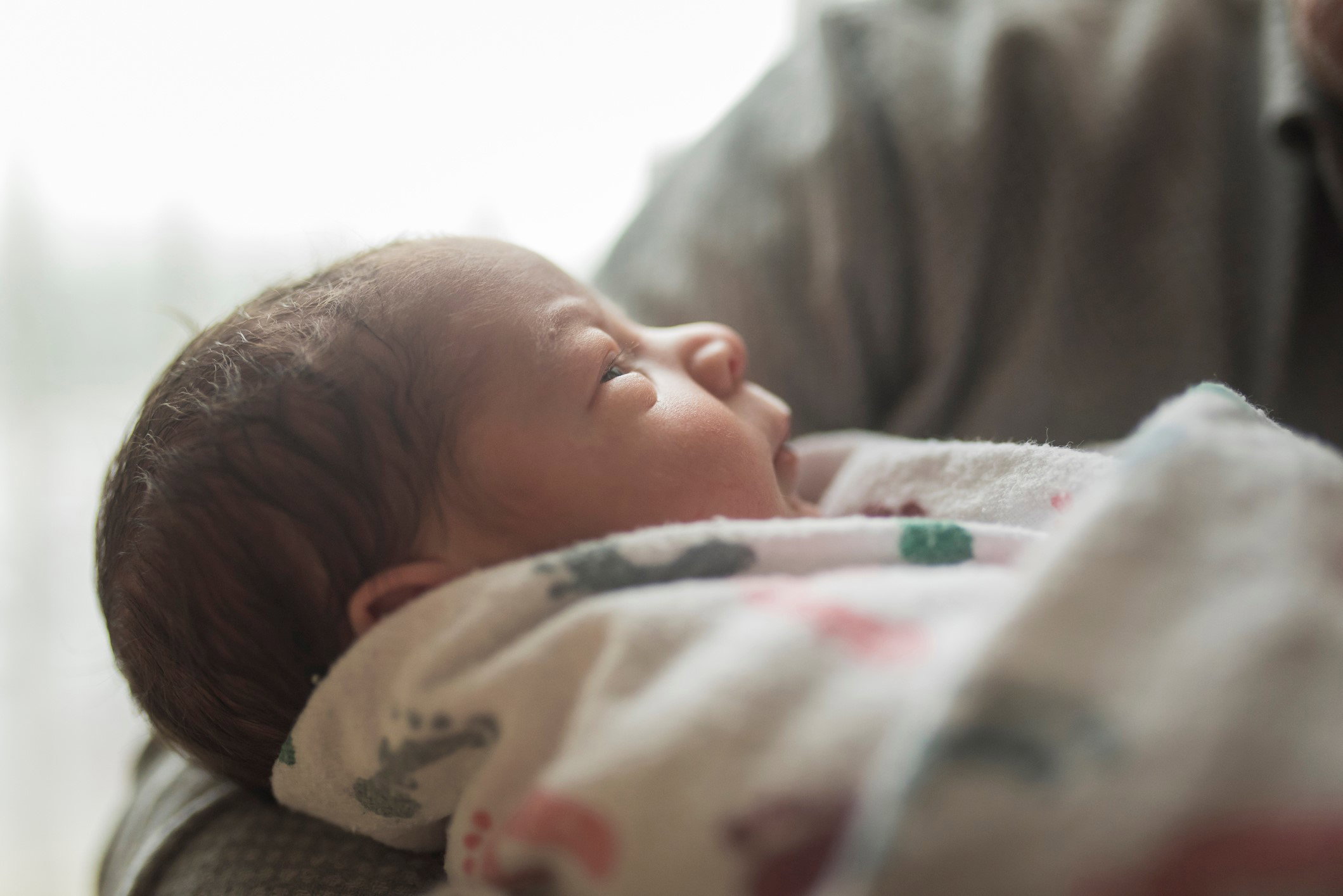 Dziecko znalezione w oknie życia w Kutnie. Matka zostawiła przy nim list