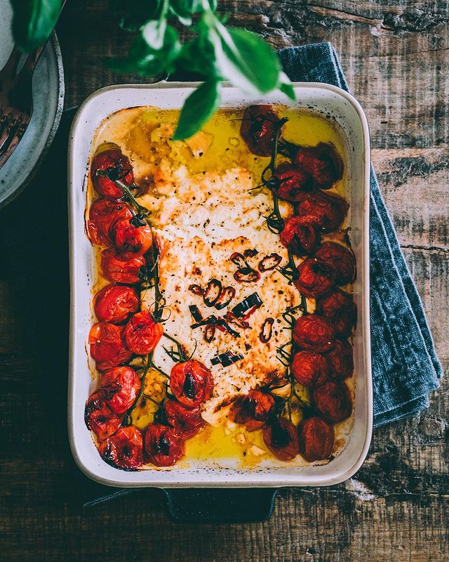 Przepis na makaron: Pieczona feta i pomidorki koktajlowe