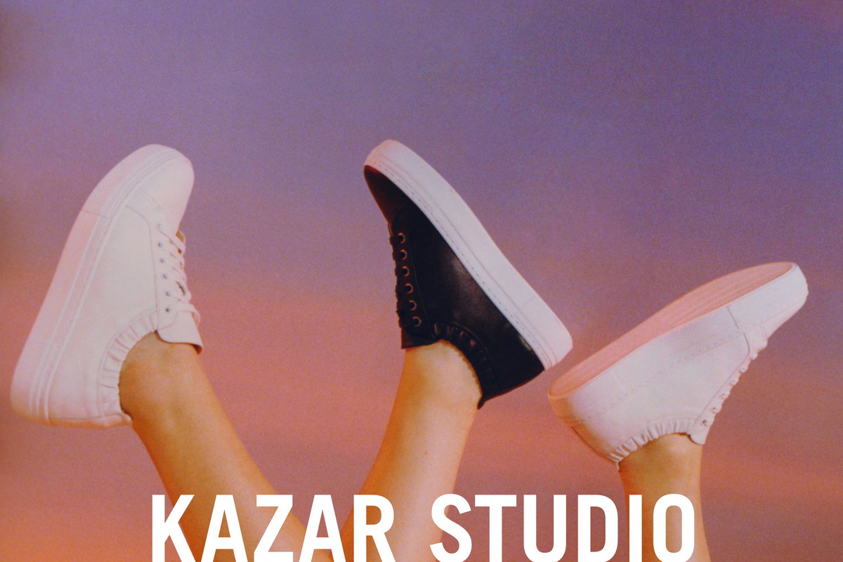 Poznaj fenomen kultowych sneakersów! Czy sportowe buty można nosić do każdej stylizacji?
