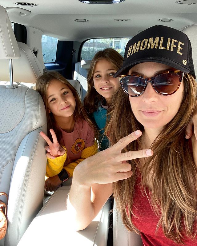 Bliźniaczki Clements - mama Jaqi Clements tłumaczy się z kariery córek