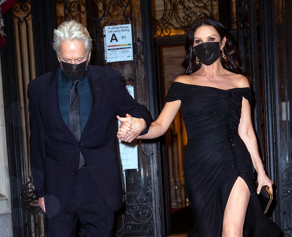 Catherine Zeta-Jones spotkała się z botox shamingiem? Fani krytykują jej wygląd podczas gali Złotych Globów 2021