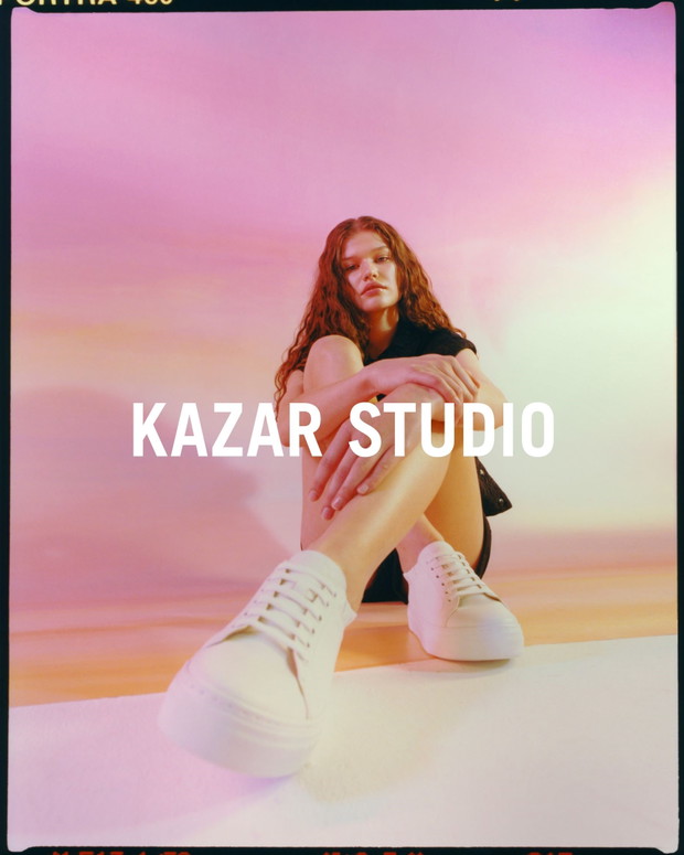 Poznaj fenomen kultowych sneakersów! Czy sportowe buty można nosić do każdej stylizacji?