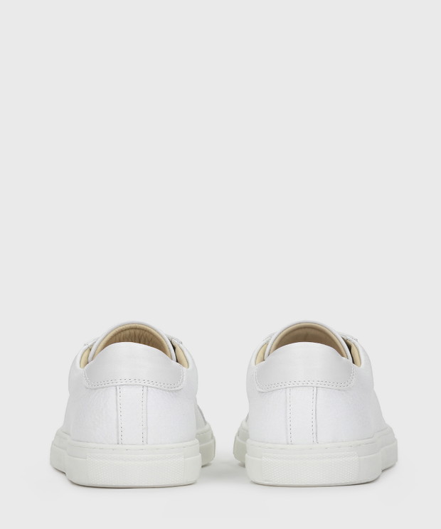 Poznaj fenomen kultowych sneakersów! Czy sportowe buty można nosić do każdej stylizacji?