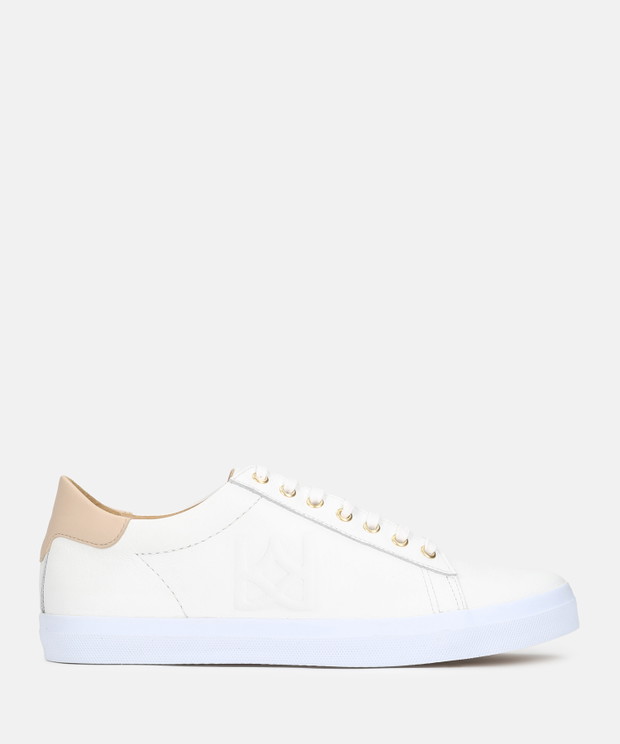 Poznaj fenomen kultowych sneakersów! Czy sportowe buty można nosić do każdej stylizacji?