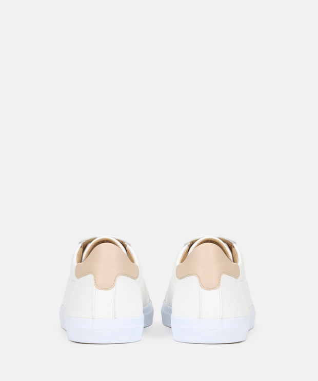 Poznaj fenomen kultowych sneakersów! Czy sportowe buty można nosić do każdej stylizacji?