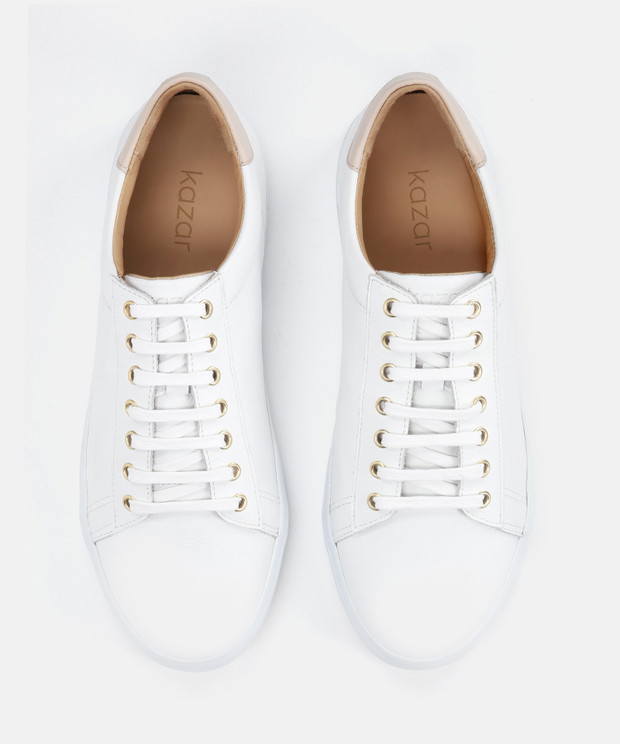 Poznaj fenomen kultowych sneakersów! Czy sportowe buty można nosić do każdej stylizacji?