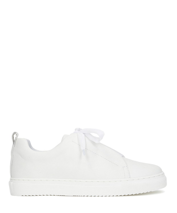 Poznaj fenomen kultowych sneakersów! Czy sportowe buty można nosić do każdej stylizacji?