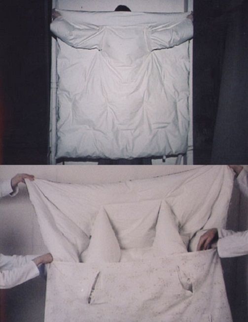 IKEA wypuściła kołdro-płaszcz, na punkcie, którego oszalał świat. Nie byli pierwsi!