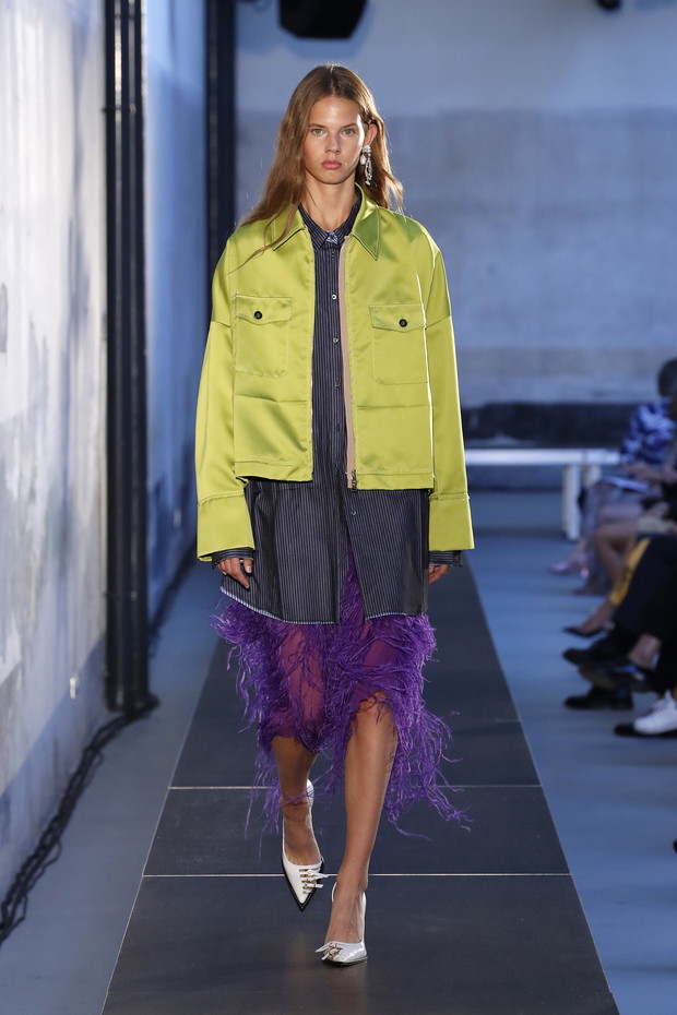 Modne kolory 2021: wszystkie odcienie zieleni, które będa modne wiosną i latem - neonowa limonka