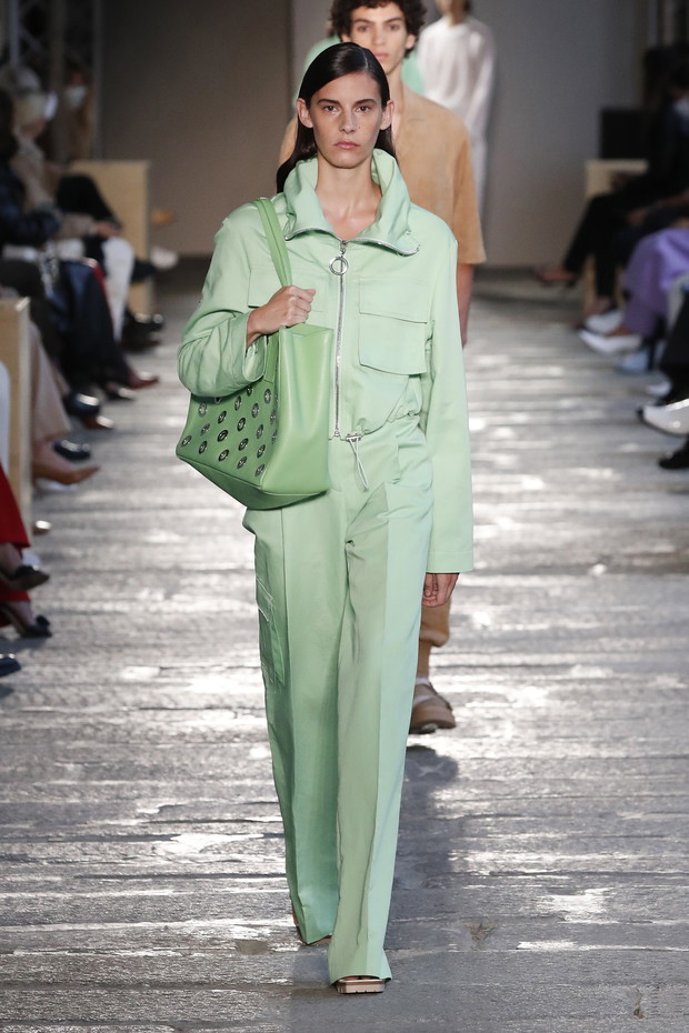 Modne kolory 2021: wszystkie odcienie zieleni, które będa modne wiosną i latem