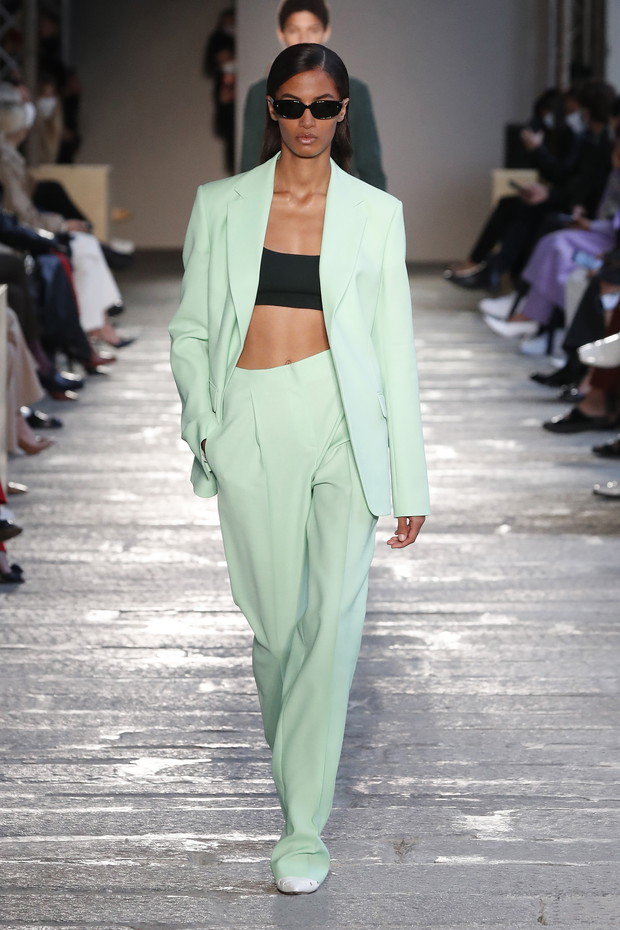 Modne kolory 2021: wszystkie odcienie zieleni, które będa modne wiosną i latem