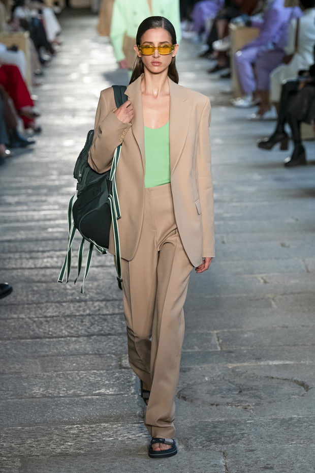 Modne kolory 2021: wszystkie odcienie zieleni, które będa modne wiosną i latem