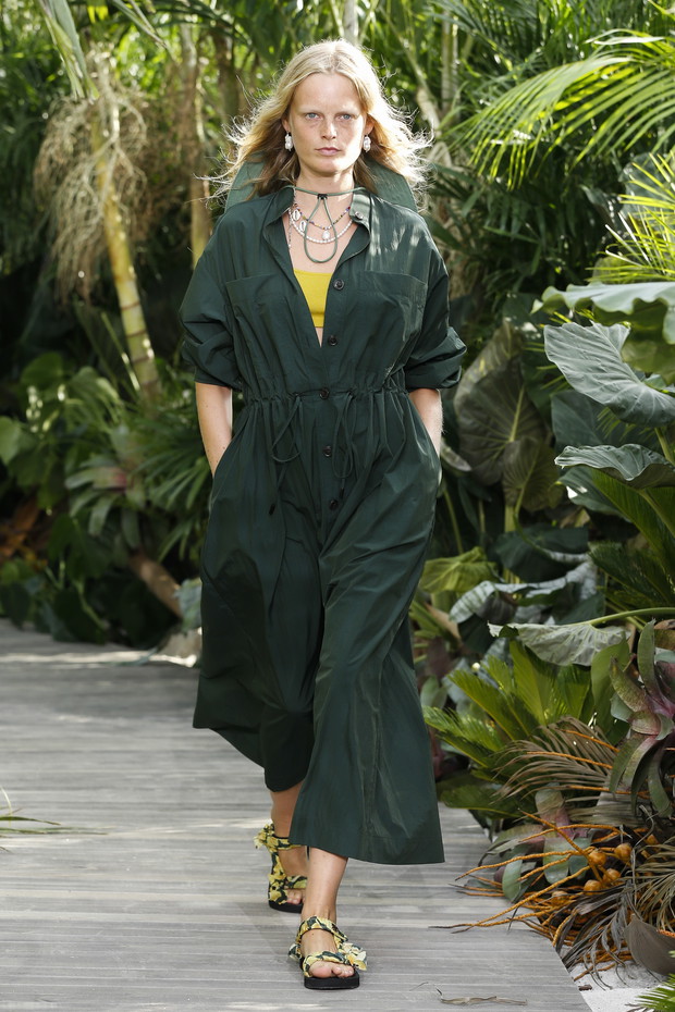 Modne kolory 2021: wszystkie odcienie zieleni, które będa modne wiosną i latem