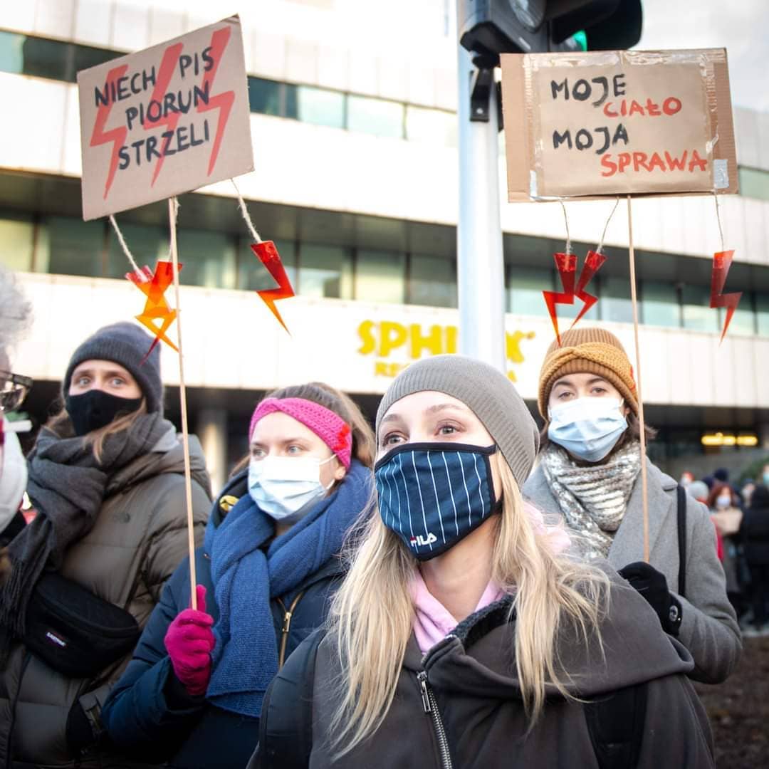 17-latka wyrzucona ze szkoły za udział w protestach