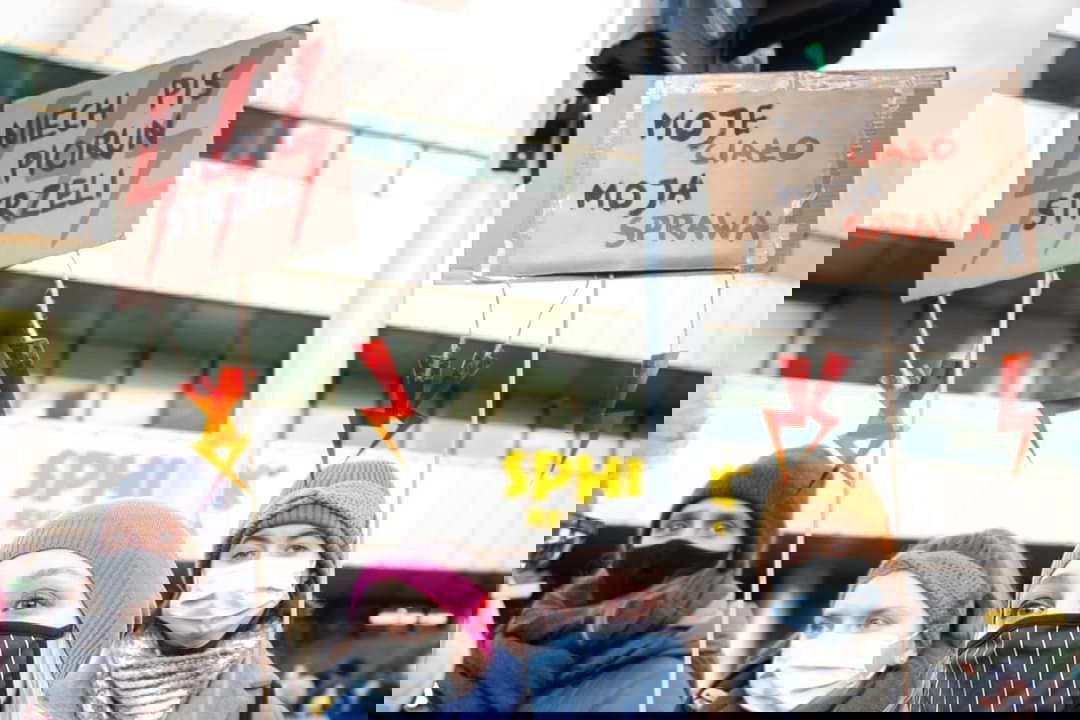 17-latka wyrzucona ze szkoły za udział w protestach