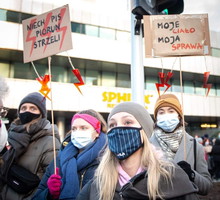 17-latka wyrzucona ze szkoły za udział w protestach