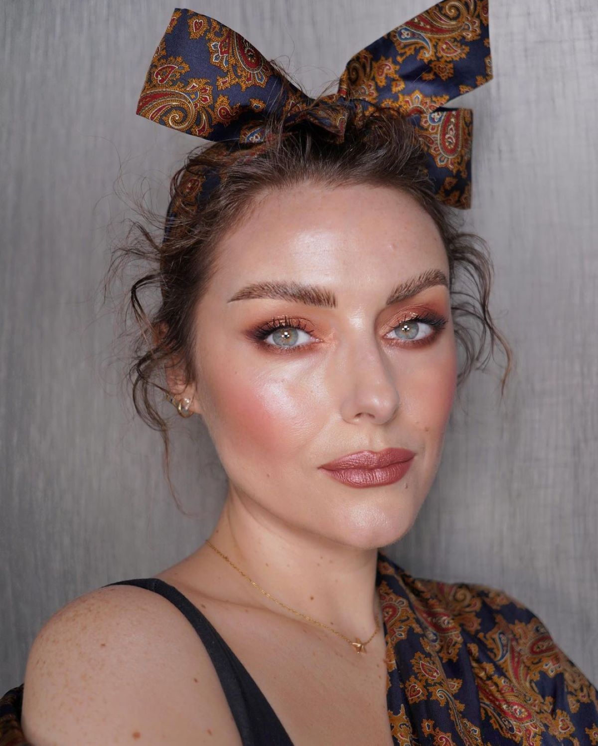 Róż do policzków to ulubiony kosmetyk blogerek w tym roku