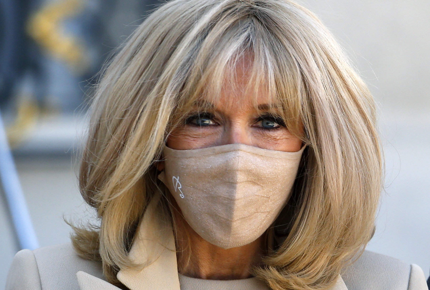 Nowa modna fryzura Brigitte Macron. Odmłodziła się o dekadę!