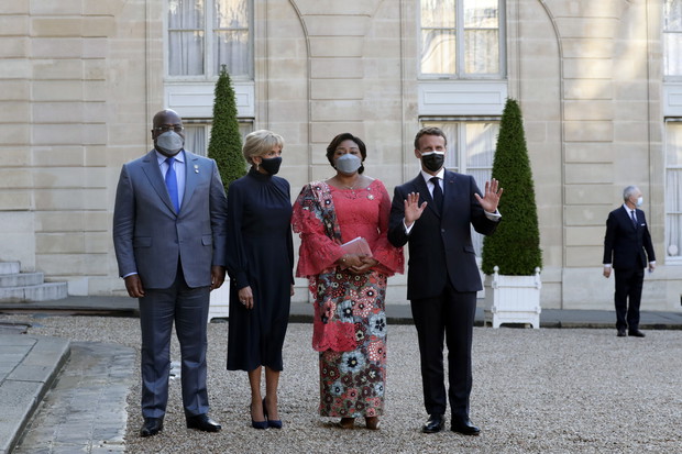 Nowa modna fryzura Brigitte Macron. Odmłodziła się o dekadę!