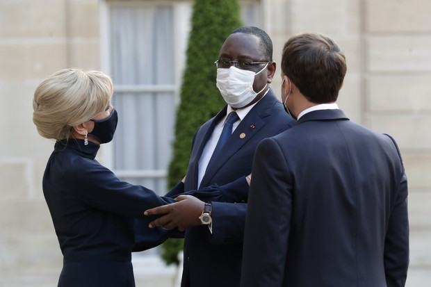 Nowa modna fryzura Brigitte Macron. Odmłodziła się o dekadę!