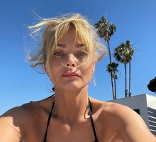 Izabella Scorupco w bikini - zdjęcia