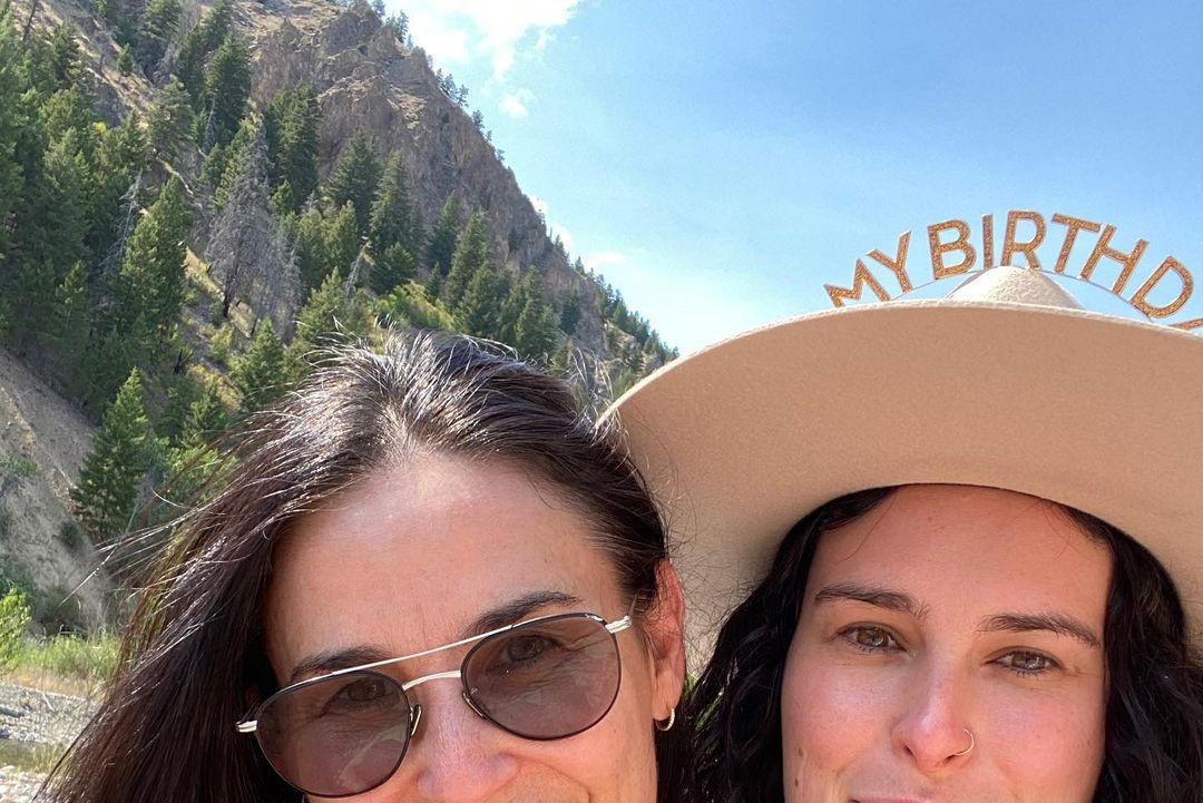 Demi Moore pozuje z córkami w nowej kampanii strojów kąpielowych. Wyglądają jak siostry!