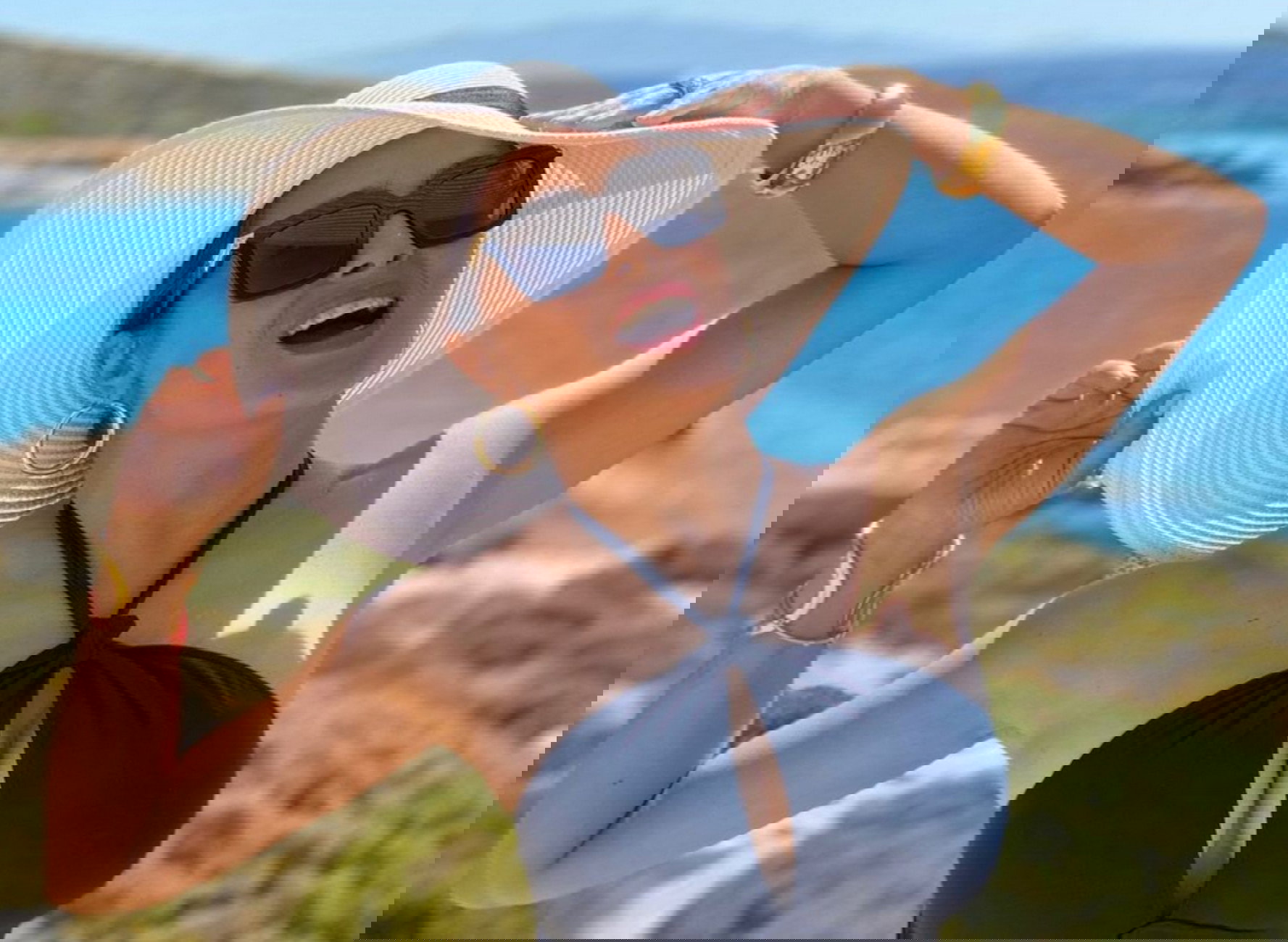 Salma Hayek powiększyła biust? "To nie operacja plastyczna, to menopauza"