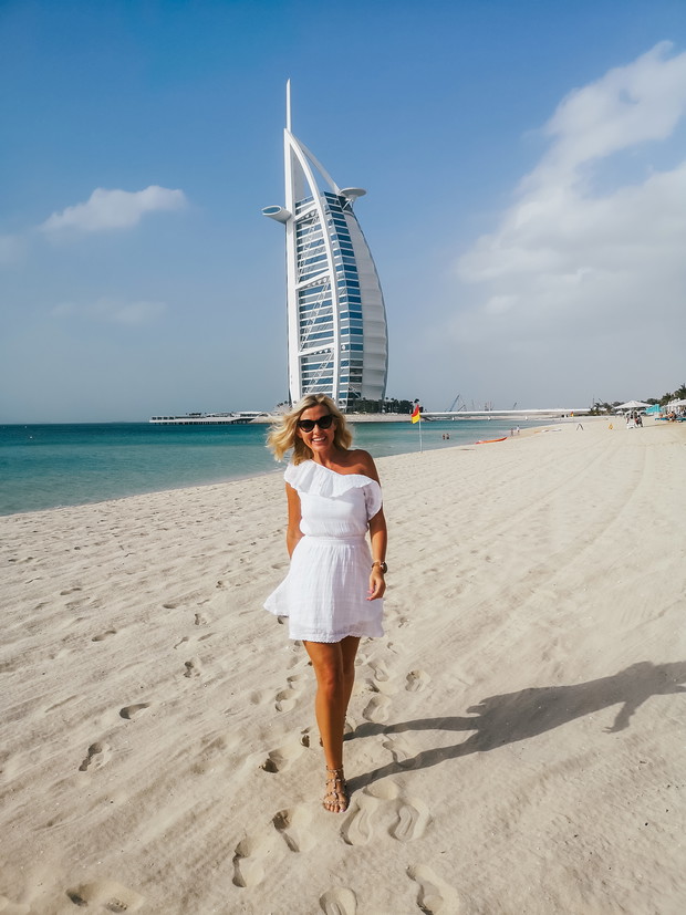 Dziewczyny w Dubaju - Karolina - menadżerka restauracji