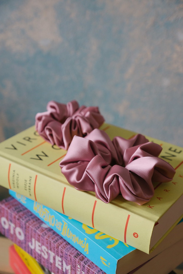 Gumka do włosów, opaska na włosy i spinka do włósów - te dziewczyny miały niebanalny pomysł na biznes! Poznajcie SCRUNCHIE