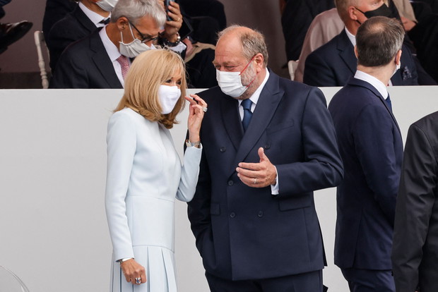 Wielka wpadka Brigitte Macron na paradzie z okazji Dnia Bastylii - Pocałunek z Maską rozwścieczył Francuzów!