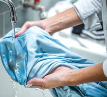 Pielęgnacja wymagających materiałów - jak prać i prasować?