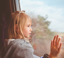 6-latka jechała sama pociągiem do babci. W tym czasie jej matka była kompletnie pijana