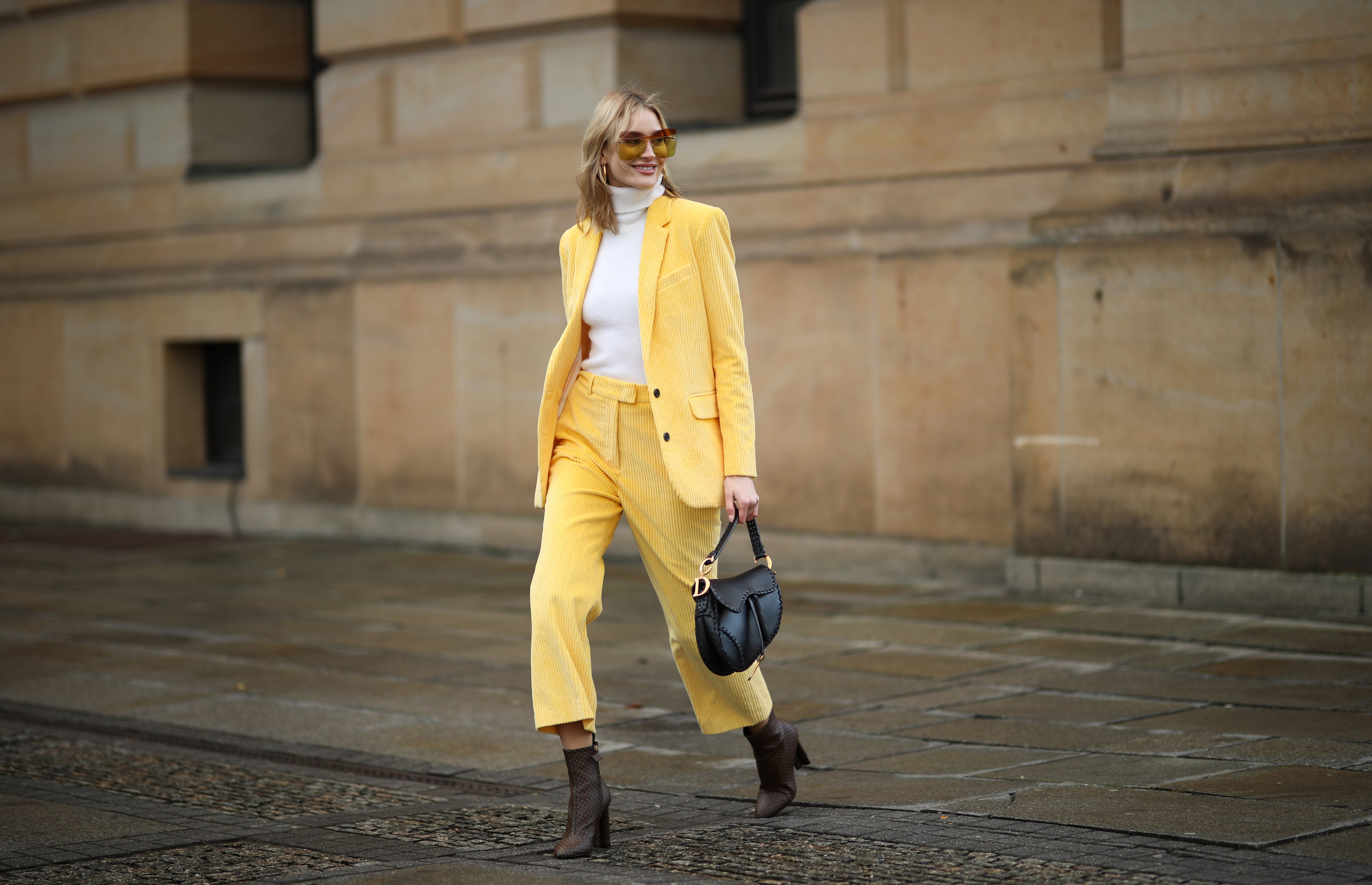 Moda na sztruks powraca! Zobacz, jak noszą go stylistki, dziennikarki modowe i gwiazdy Instagrama!