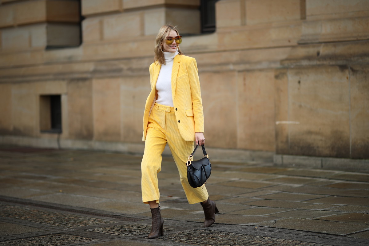 Moda na sztruks powraca! Zobacz, jak noszą go stylistki, dziennikarki modowe i gwiazdy Instagrama!