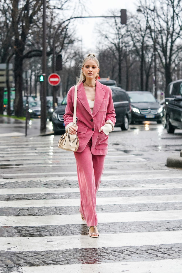 Moda na sztruks powraca! Zobacz, jak noszą go stylistki, dziennikarki modowe i gwiazdy Instagrama!