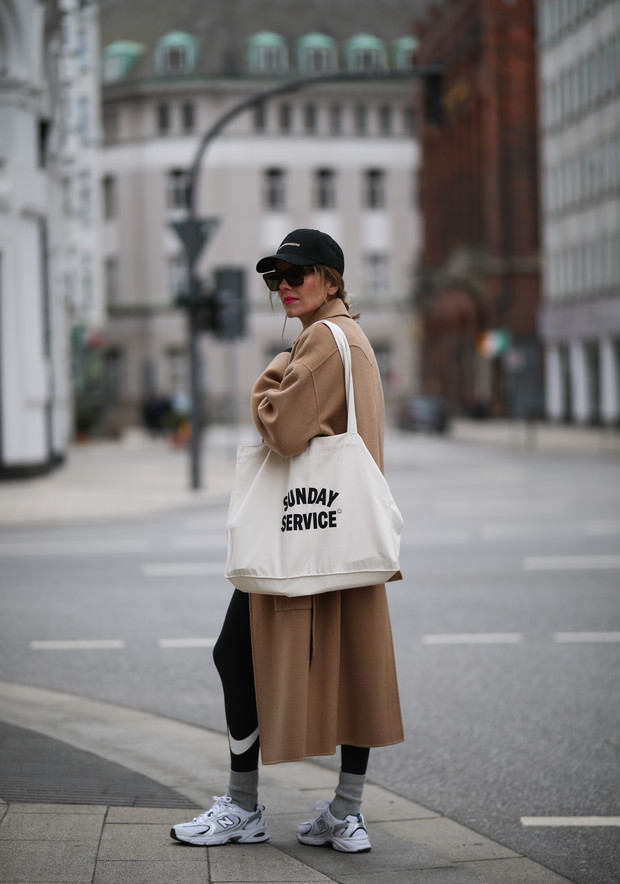 Wełna na płaszcz, marynarkę czy spodnie - szlachetna i naturalna tkanina, która nigdy nie wychodzi z mody