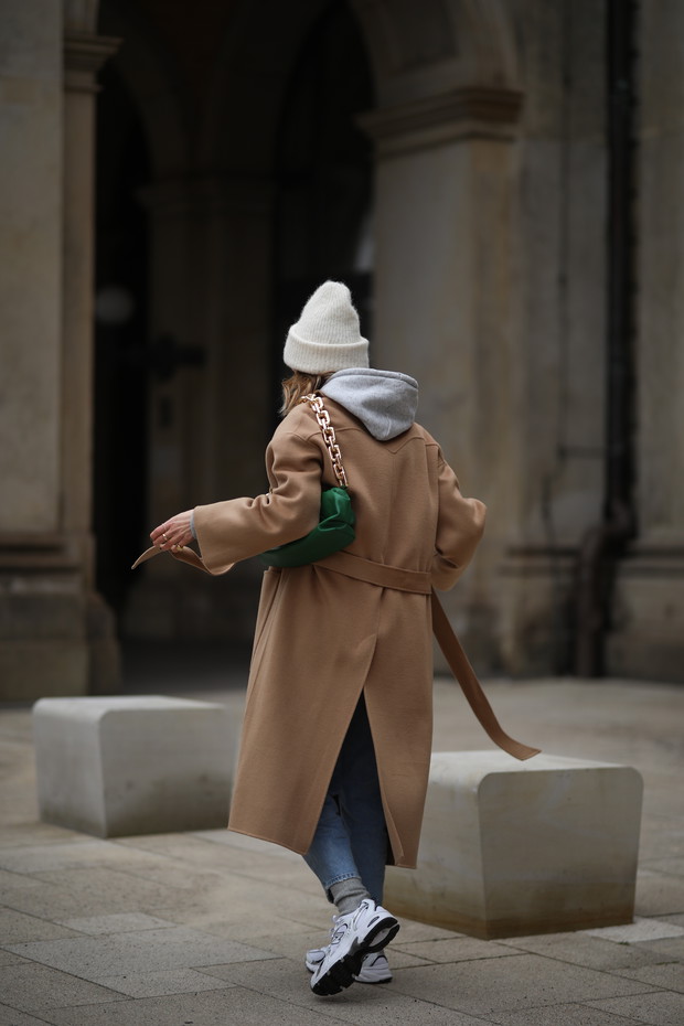 Wełna na płaszcz, marynarkę czy spodnie - szlachetna i naturalna tkanina, która nigdy nie wychodzi z mody