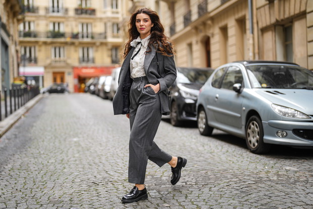 Wełna na płaszcz, marynarkę czy spodnie - szlachetna i naturalna tkanina, która nigdy nie wychodzi z mody