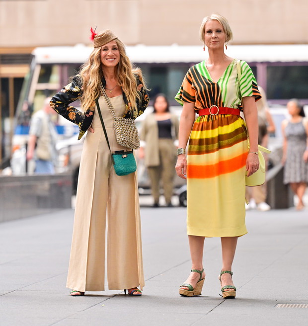 Sarah Jessica Parker w modnym kombinezonie na planie And Just Like That...