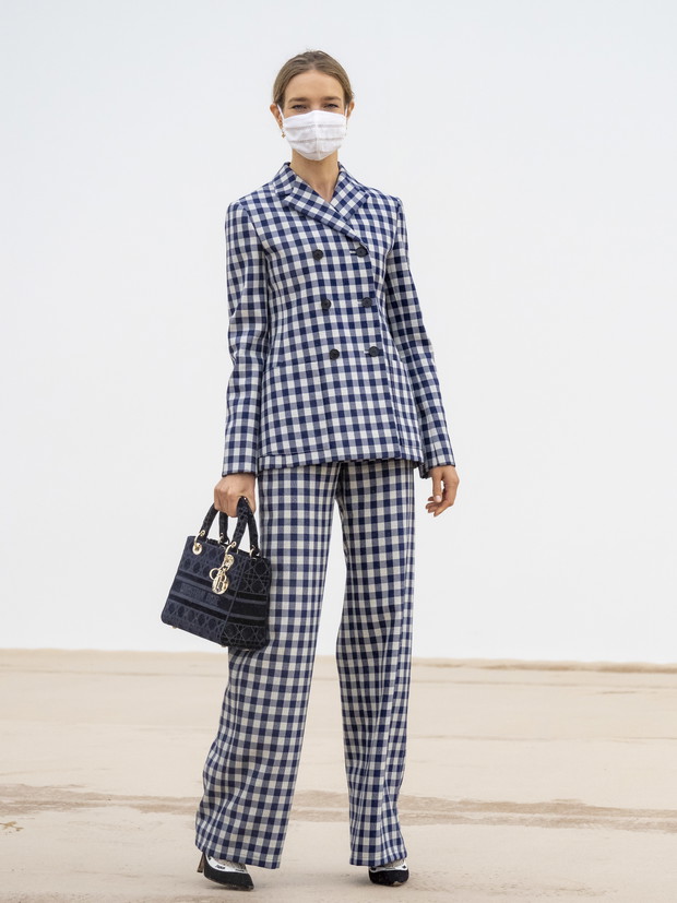 Ubrania w modną kratkę vichy - jak je noszą stylistki i gwiazdy Instagrama?