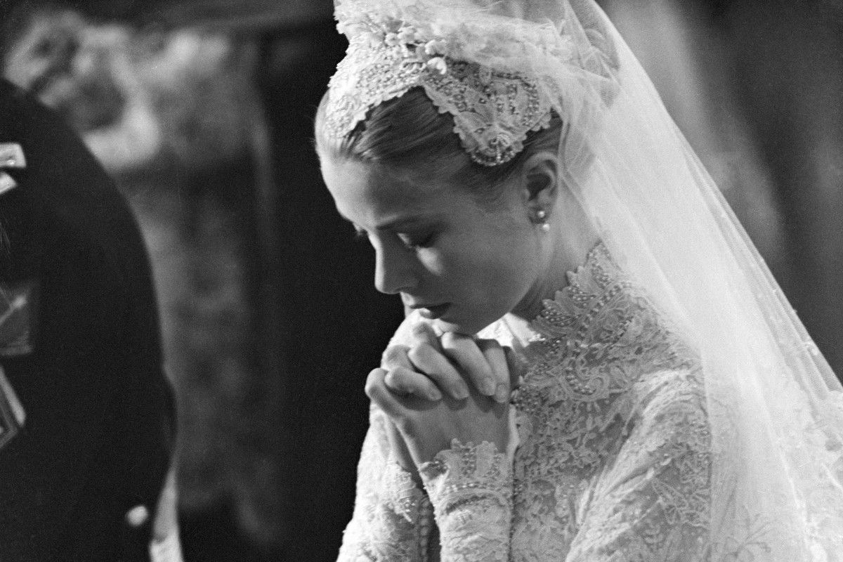 Suknia ślubna Grace Kelly - największe modowe wydarzenie XX wieku!