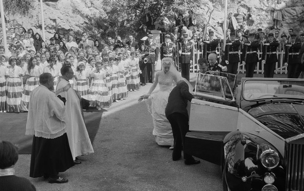 Suknia ślubna Grace Kelly - największe modowe wydarzenie XX wieku!