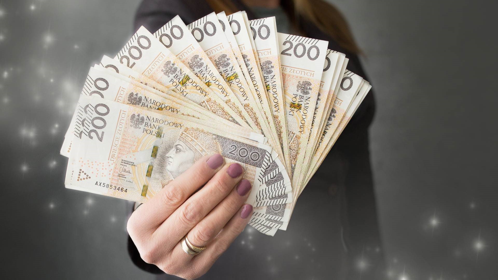 Wskazano 3 znaki zodiaku, którym we wrześniu Fortuna nie poskąpi grosz